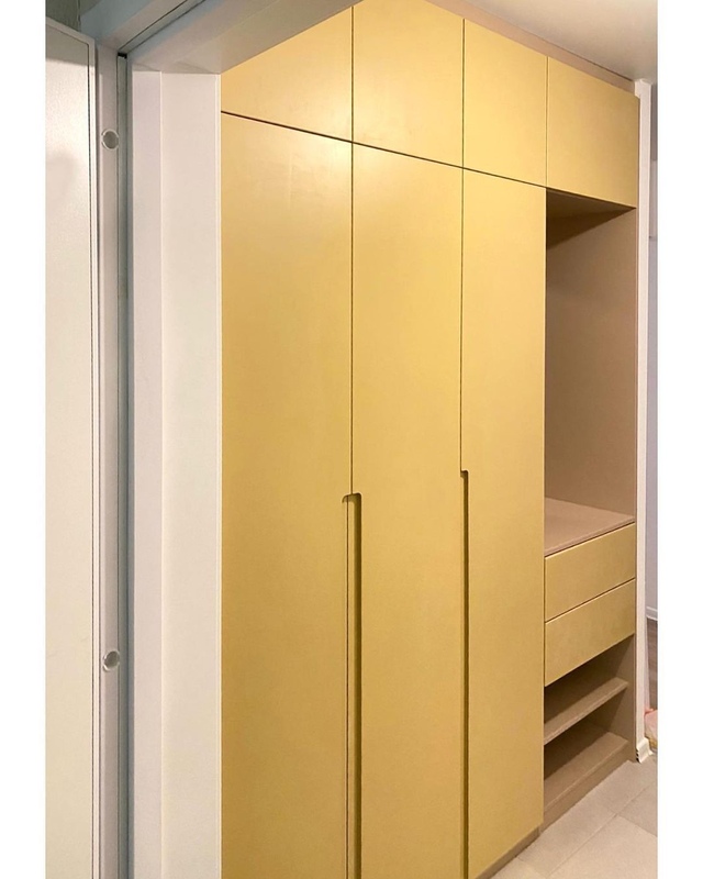 Встроенные распашные шкафы-Встраиваемый шкаф в прихожую  «Модель 20»-фото2