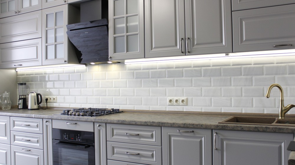 Белый кухонный гарнитур-Кухня МДФ в ПВХ «Модель 183»-фото1